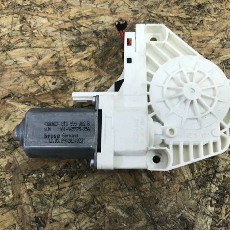 Motoras macara dreapta fata Audi A5 8T 2010