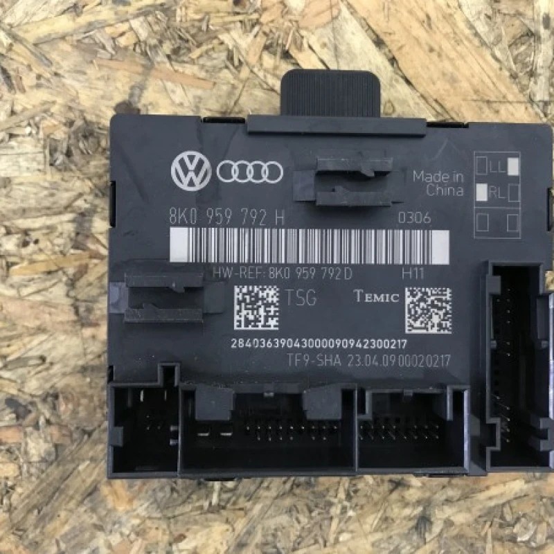 Modul confort usa dreapta fata Audi A5 8T 2010