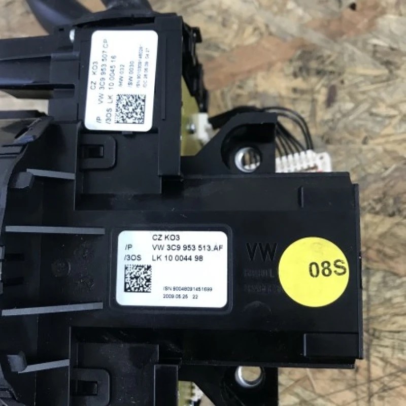 Spira volan cu manete / Volkswagen Passat B6 2010 / Interior