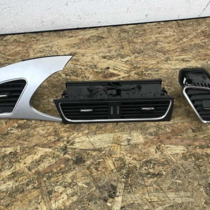 Grile ventilatie bord iluminate / Audi A5 8T 2010 / Climatizare