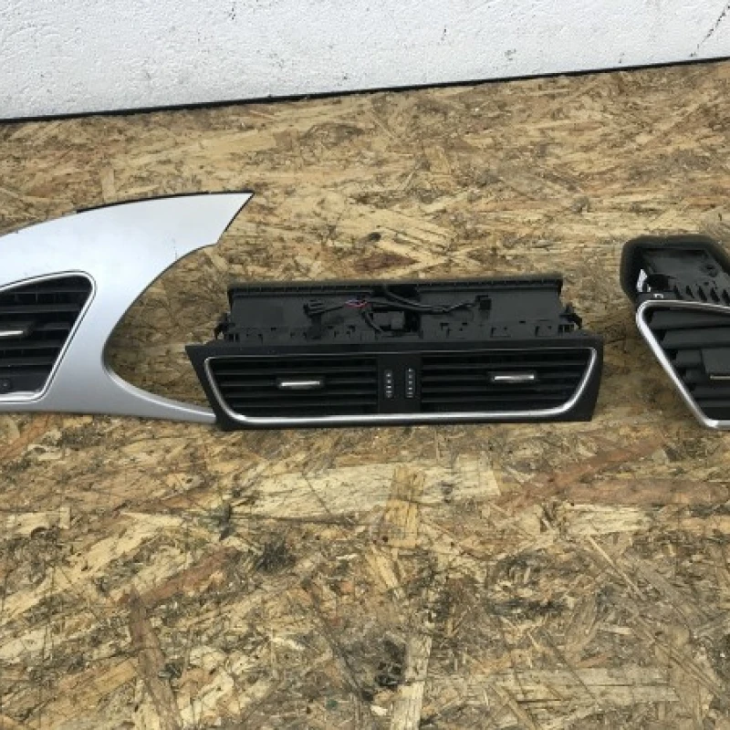 Grile ventilatie bord iluminate Audi 