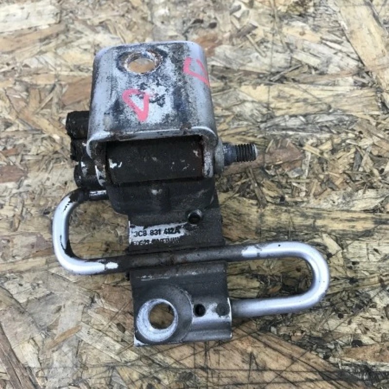 Balamale dreapta fata / Volkswagen Passat B6 2010 / Caroserie, oglinzi si faruri