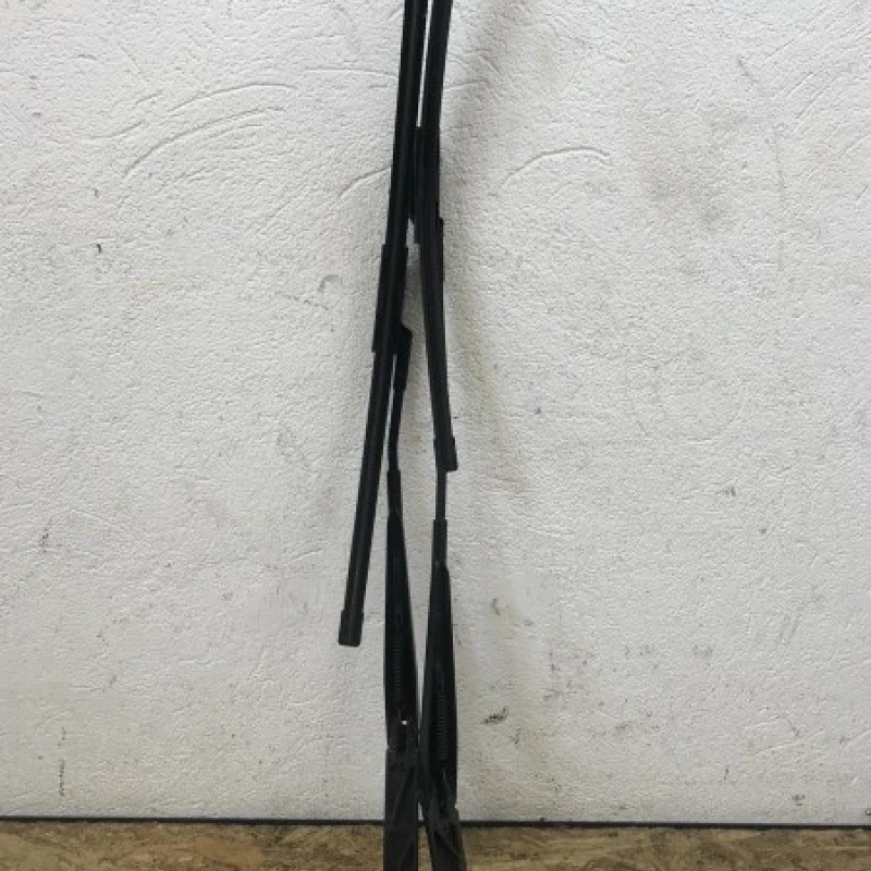 Brate stergatoare / Volkswagen Passat B6 2010 / Caroserie, oglinzi si faruri