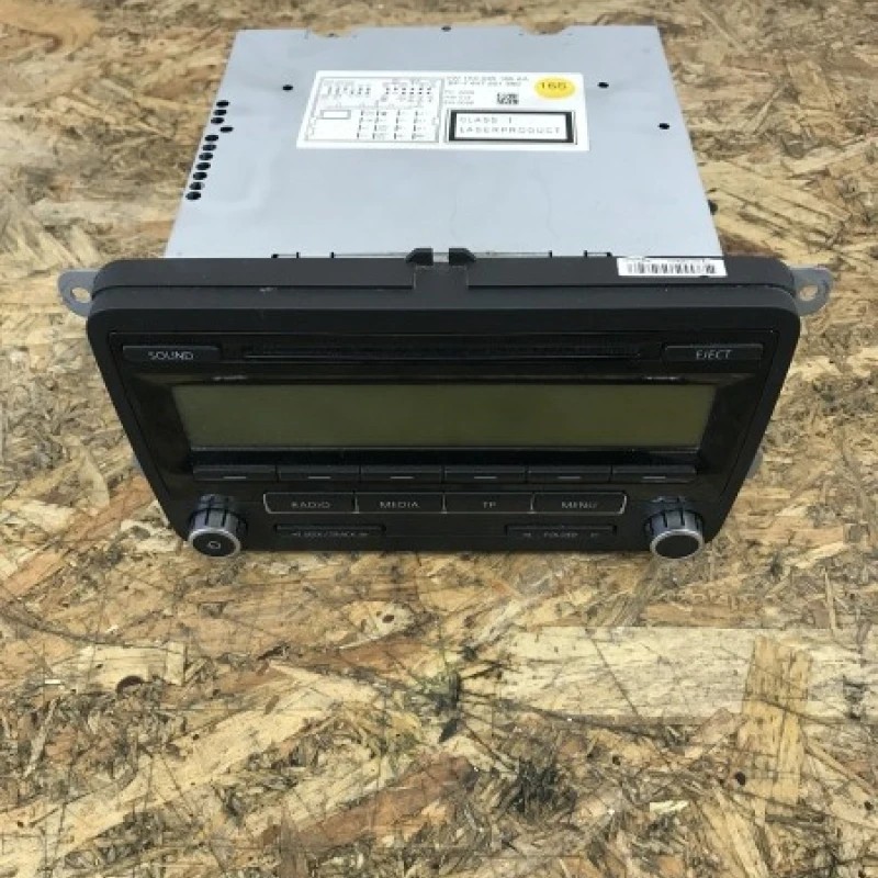 Radio CD player / Volkswagen Passat B6 2010 / Interior