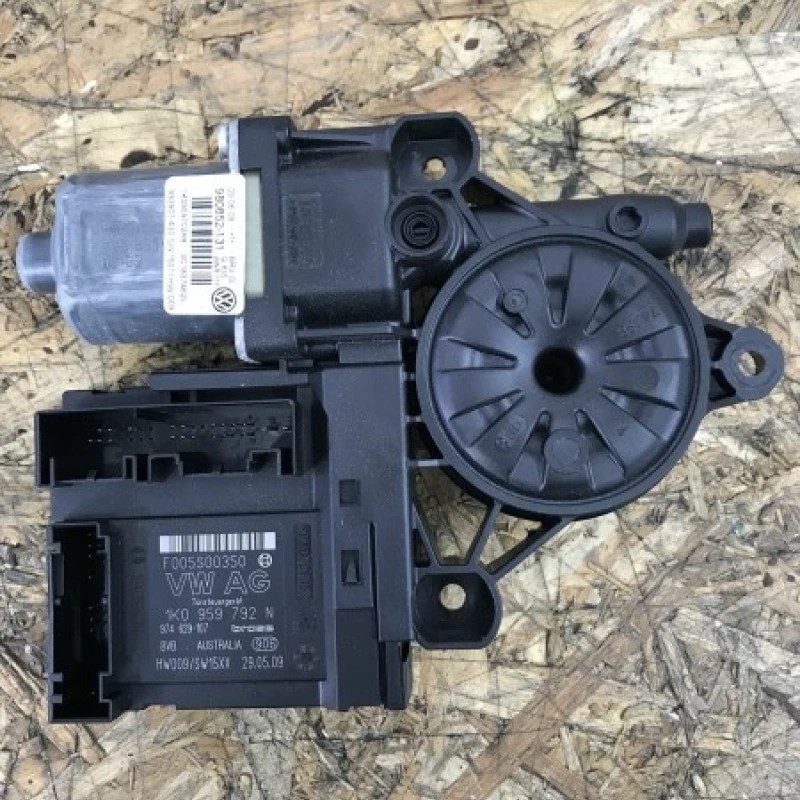 Modul confort cu Motoras dreapta fata / Volkswagen Passat B6 2010 / Audio si electronice