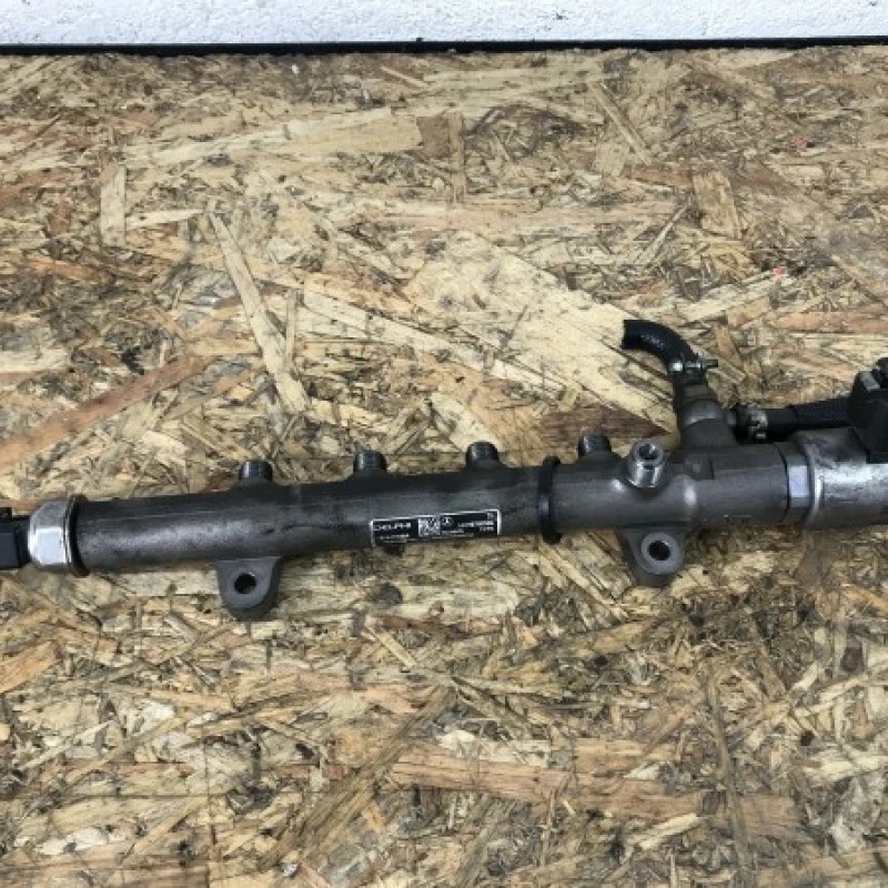 Rampa injectoare cu senzor / Mercedes-Benz GLK Class X204 2009 / Motor, racire si evacuare