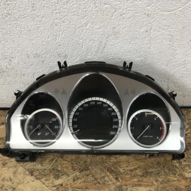 Ceas bord / Mercedes-Benz GLK Class X204 2009 / Interior