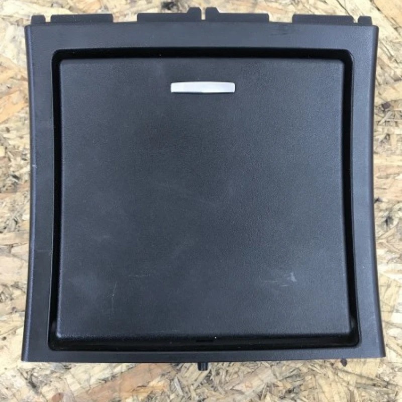 Scrumiera centrala spate / Mercedes-Benz E Class W212 2009 / Interior