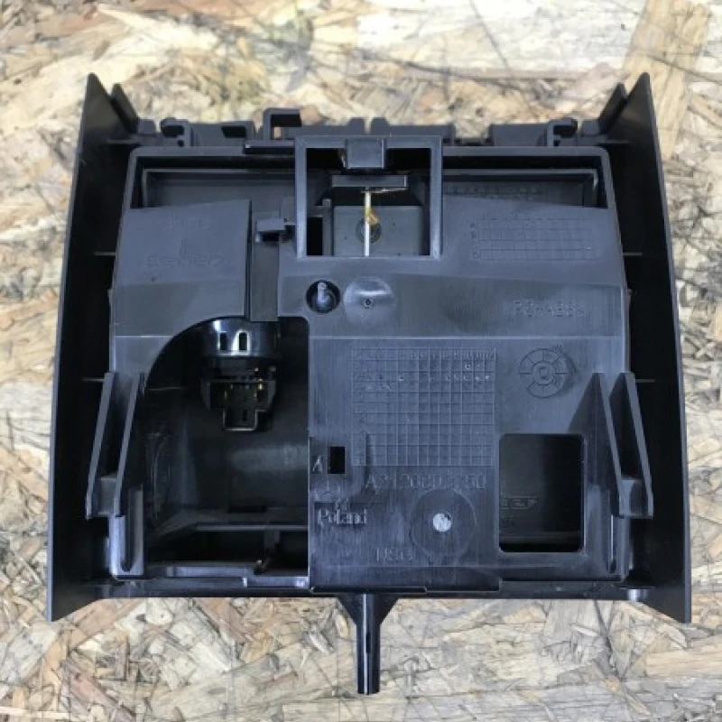Scrumiera centrala spate / Mercedes-Benz E Class W212 2009 / Interior