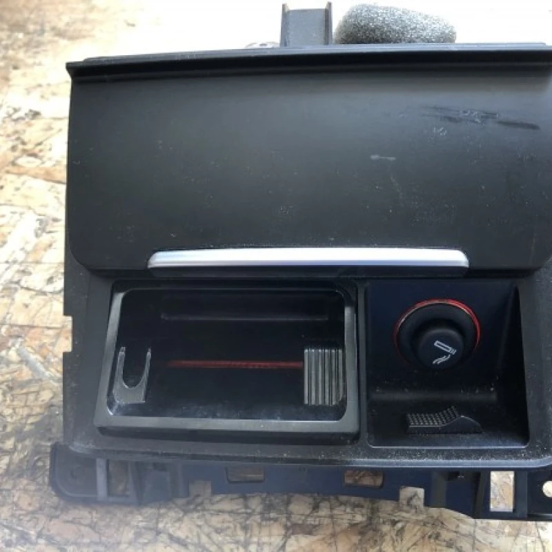 Scrumiera / Audi A5 8T 2010 / Interior