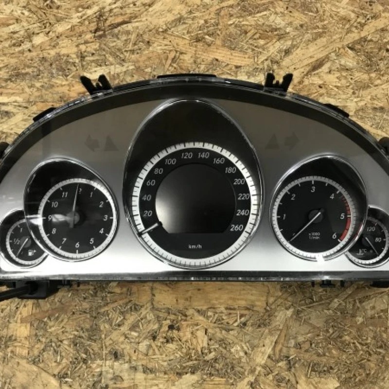 Ceas bord / Mercedes-Benz E Class W212 2009 / Interior