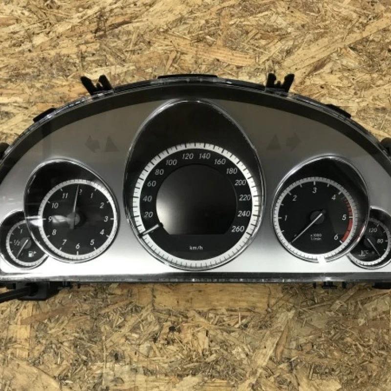 Ceas bord Mercedes-Benz 