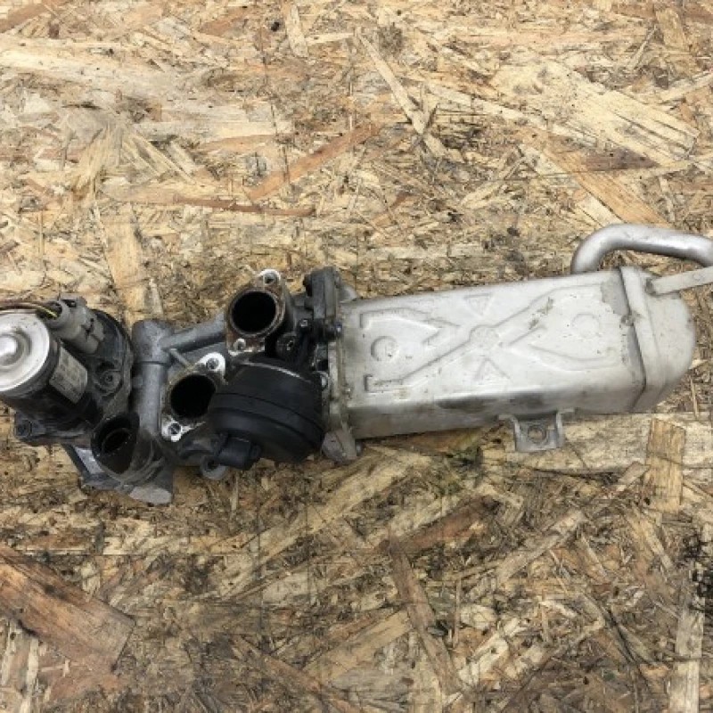 Racitor gaze EGR / Volkswagen Passat B7 2012 / Motor, racire si evacuare