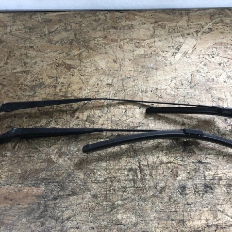 Brate stergatoare parbriz / Volkswagen Touran 1T Cross 2008 / Caroserie, oglinzi si faruri