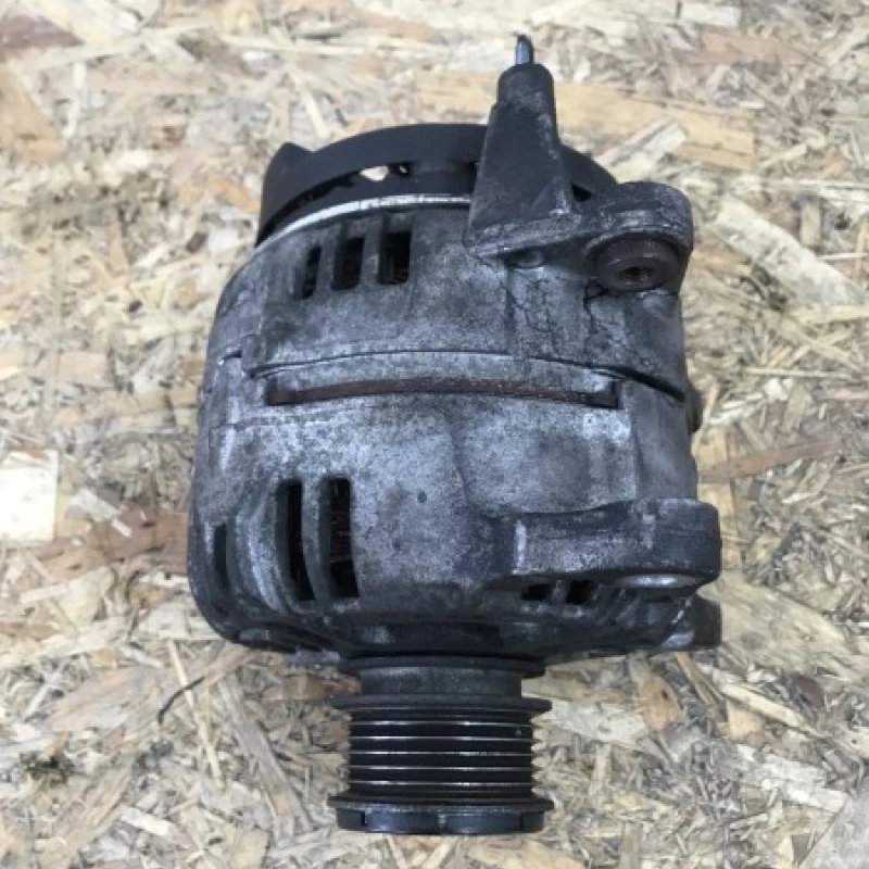 Alternator / Volkswagen Polo 6R 2010 / Motor, racire si evacuare