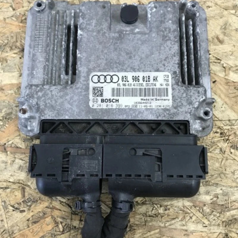 Calculator motor ECU Audi 
