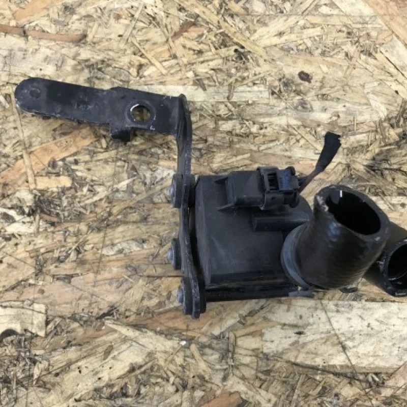 Pompa recirculare apa Audi A3 8P 2011