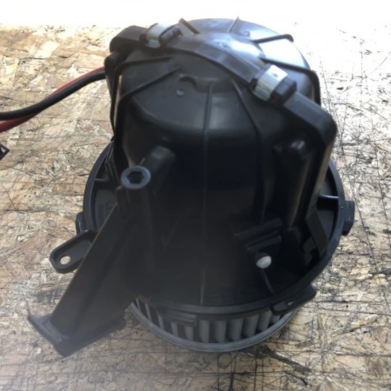 Ventilator bord / Audi A5 8T 2010 / Climatizare