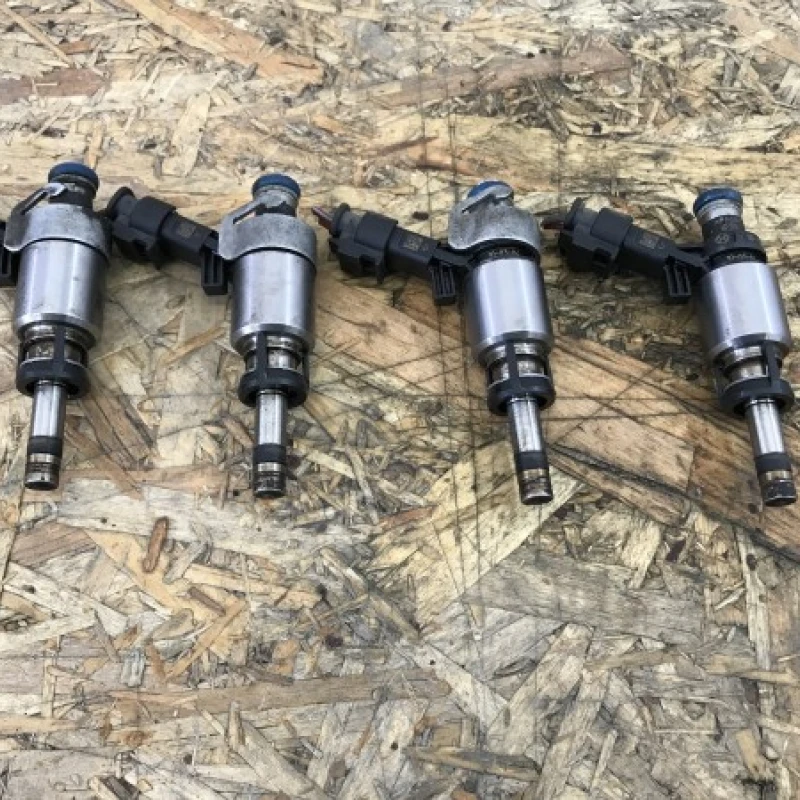 Injector / Audi A5 8T 2010 / Motor, racire si evacuare