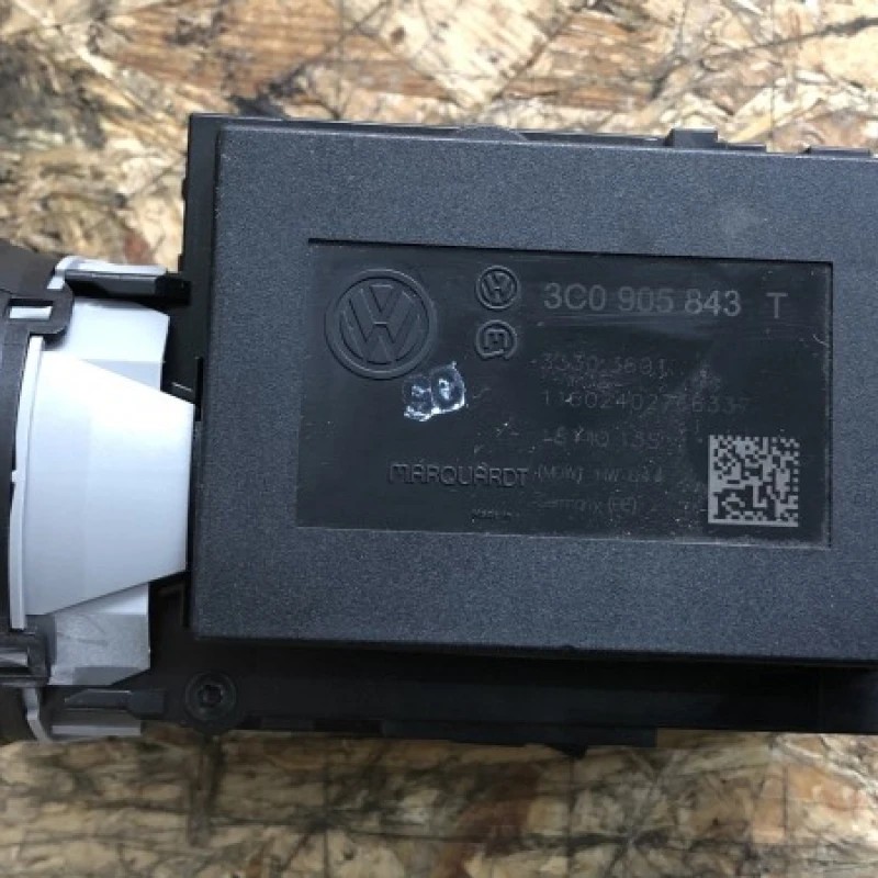 Contact cheie / Volkswagen Passat B7 2012 / Audio si electronice