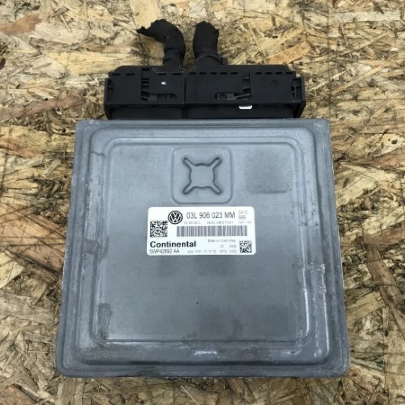 Calculator motor ECU / Volkswagen Golf MK6 2010 / Motor, racire si evacuare