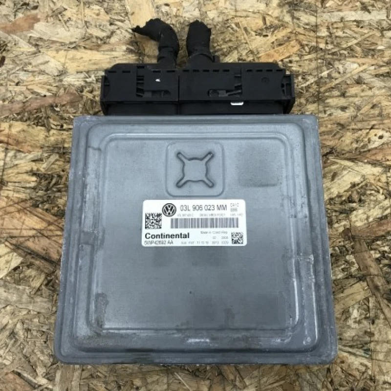 Calculator motor ECU Volkswagen 
