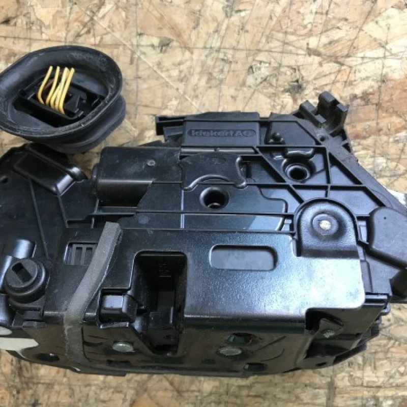 Iala broasca usa stanga spate / Volkswagen Golf MK6 2010 / Caroserie, oglinzi si faruri