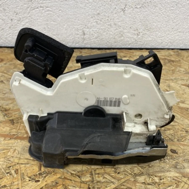 Iala broasca usa dreapta fata Volkswagen 