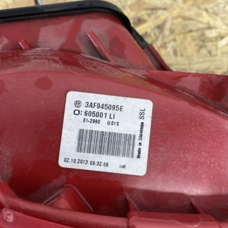 Stop stanga / Volkswagen Passat B7 2012 / Caroserie, oglinzi si faruri