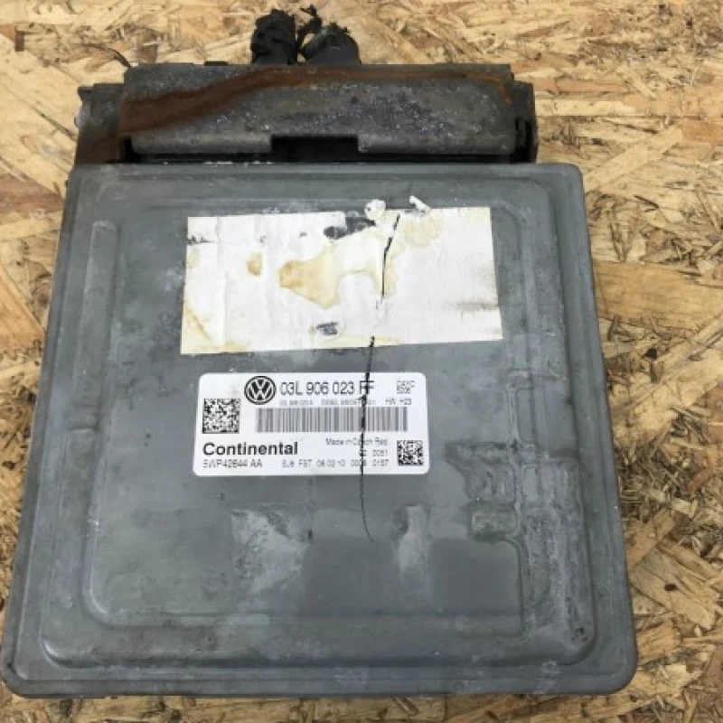 Calculator motor ECU Volkswagen 