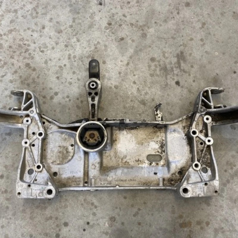 Punte fata jug motor / Volkswagen Golf MK6 2010 / Caroserie, oglinzi si faruri