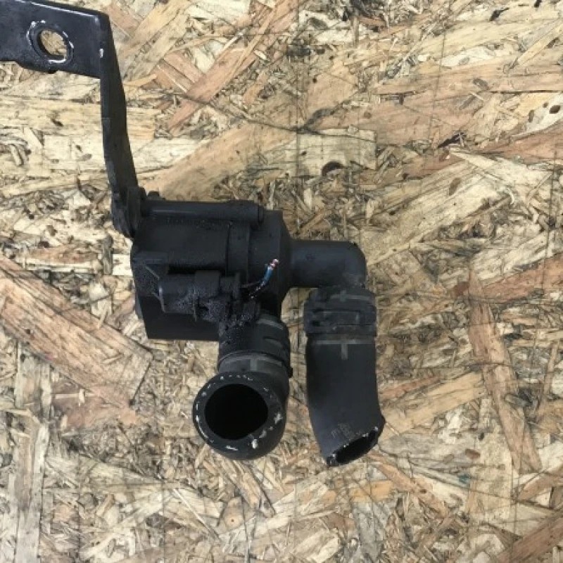 Pompa recirculare apa / Volkswagen Golf MK6 2010 / Motor, racire si evacuare