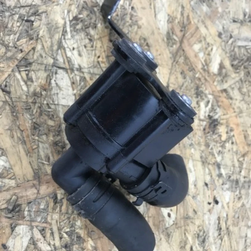 Pompa recirculare apa / Volkswagen Golf MK6 2010 / Motor, racire si evacuare