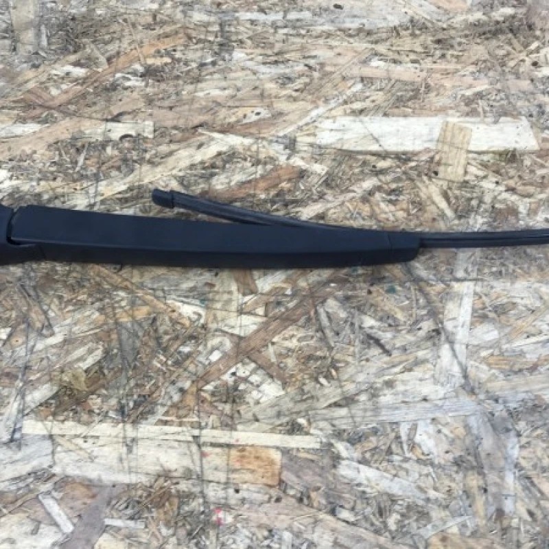 Brat stergator luneta / Volkswagen Golf MK6 2010 / Caroserie, oglinzi si faruri