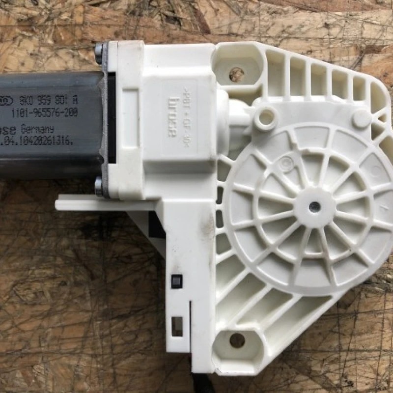 Motoras geam usa dreapta spate / Audi A5 8T 2010 / Audio si electronice