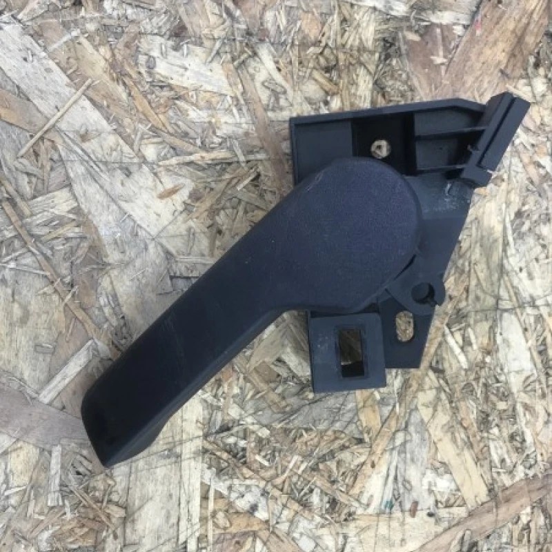Maner deschidere capota / Volkswagen Passat B7 2012 / Caroserie, oglinzi si faruri