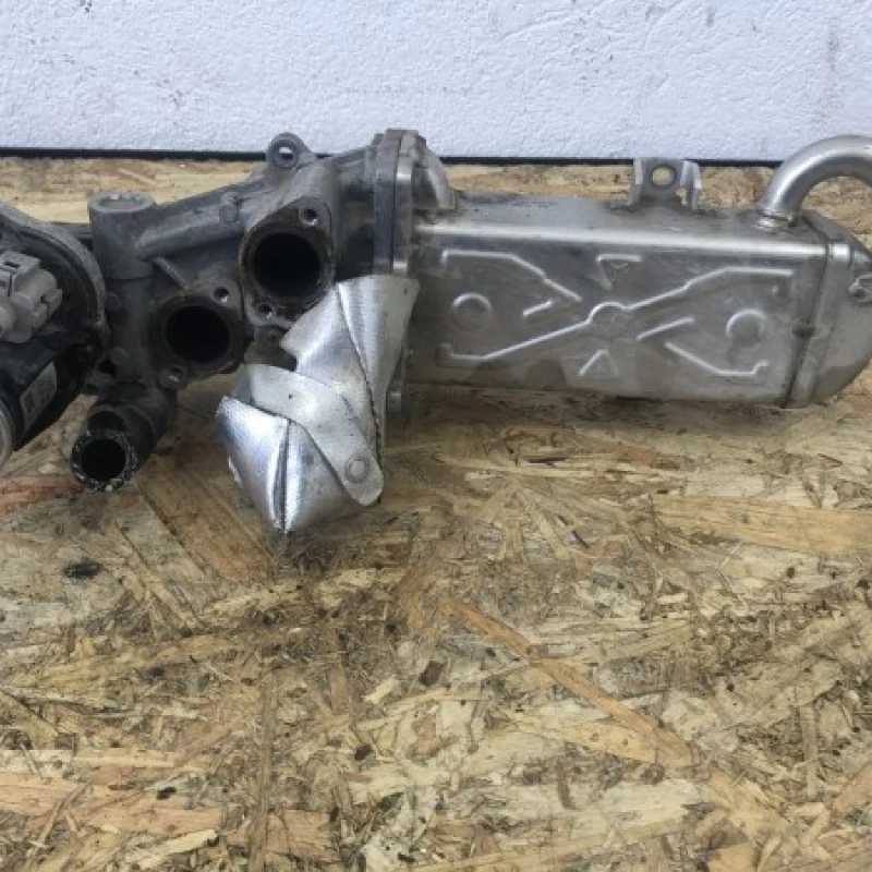 Racitoare gaze EGR / Volkswagen Passat B7 2012 / Motor, racire si evacuare