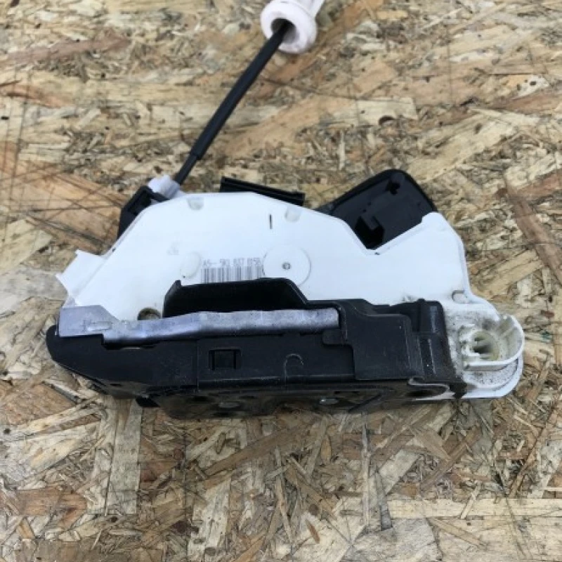 Iala broasca usa stanga fata Volkswagen 