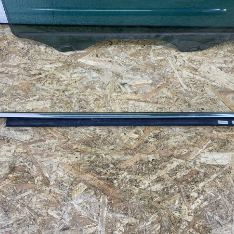 Ornament cromat geam stanga spate Audi 