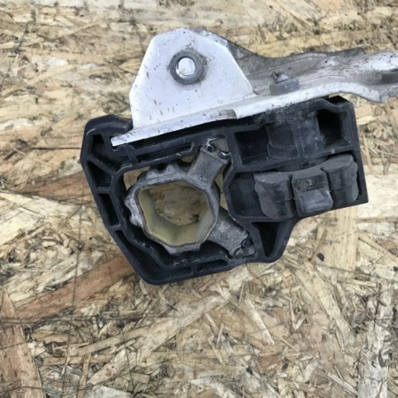 Suport radiator Dreapta / BMW Seria 5 F11 2013 / Motor, racire si evacuare