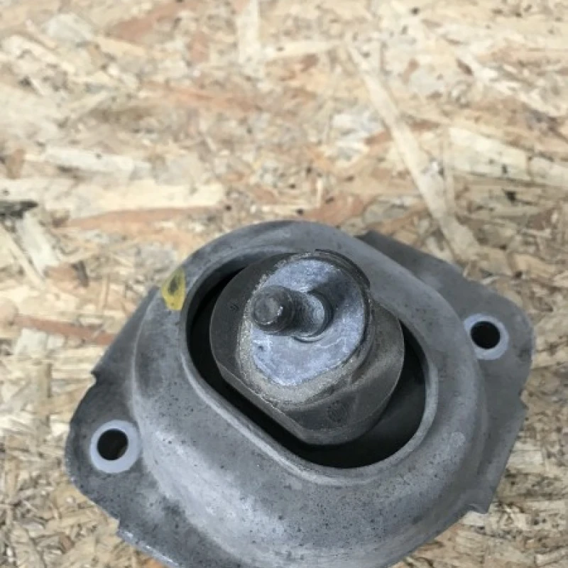 Tampon motor dreapta / BMW X3 E83 LCI 2010 / Motor, racire si evacuare
