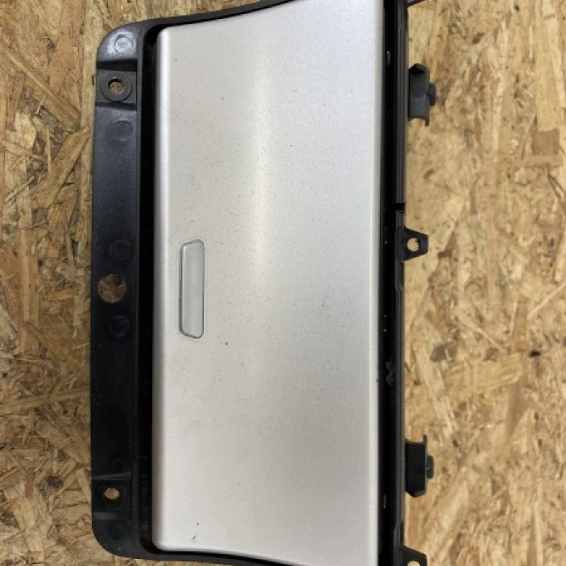 Scrumiera / BMW X3 E83 LCI 2010 / Audio si electronice
