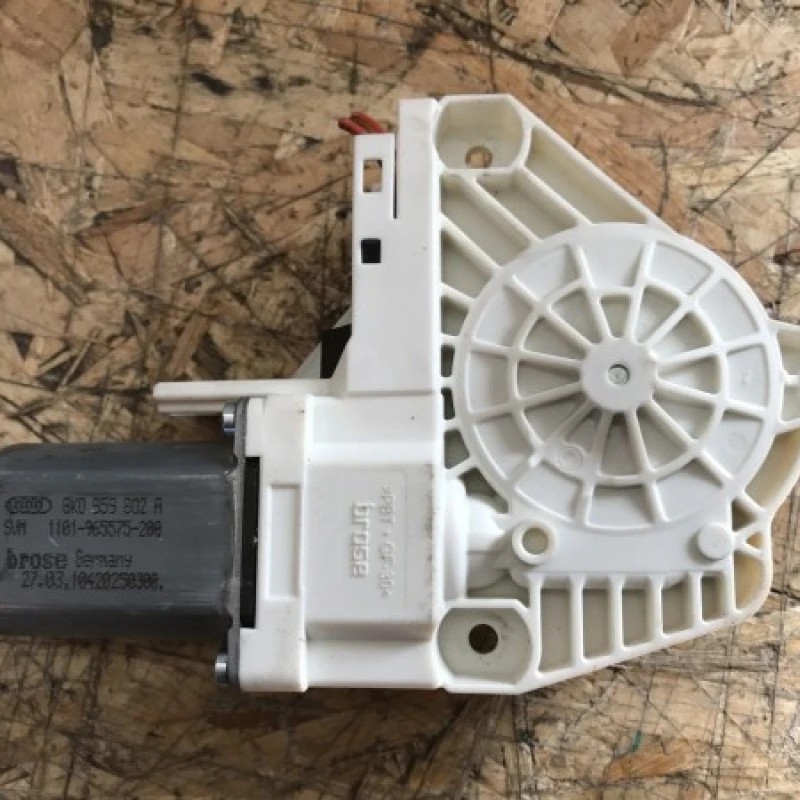 Motoras macara geam dreapta fata / Audi A5 8T 2010 / Audio si electronice