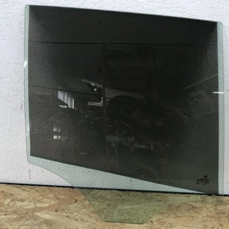 Geam dreapta spate BMW 