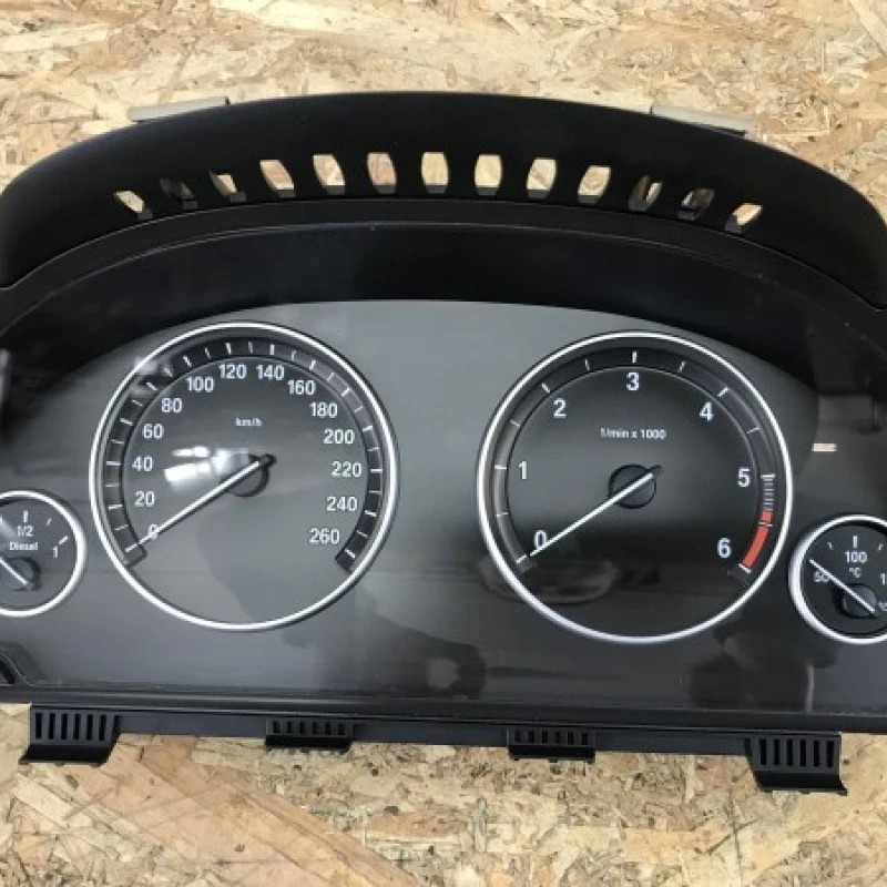 Ceas bord / BMW Seria 5 F11 2013 / Interior