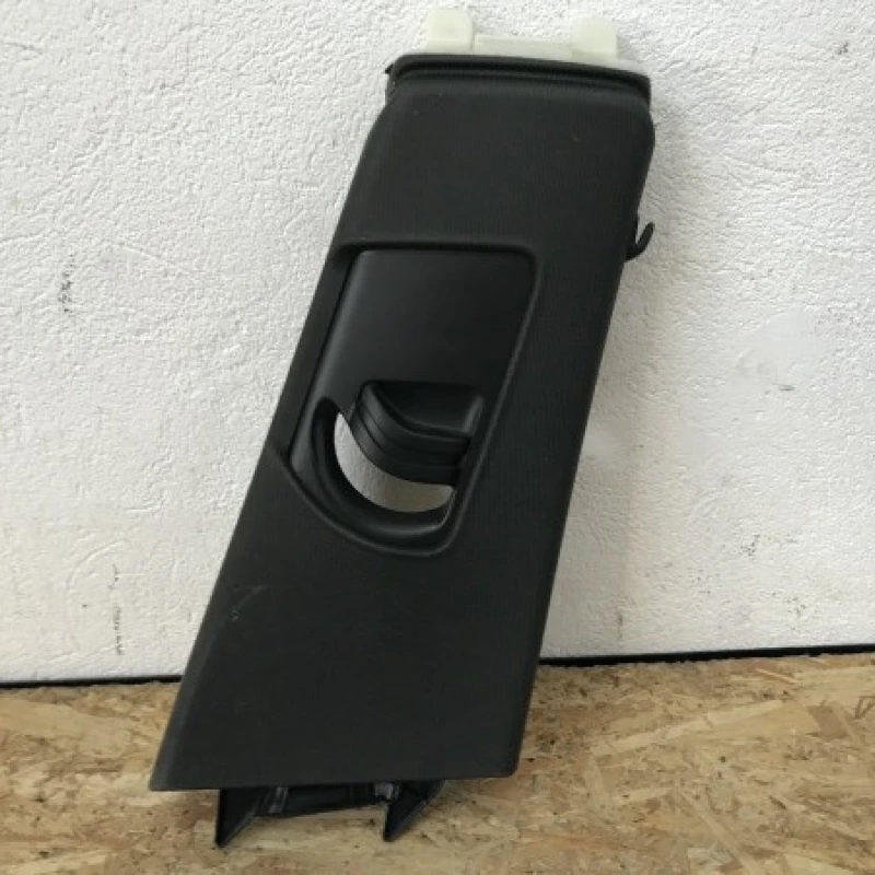Ornament negru stalp dreapta mijloc / Audi A5 8T 2010 / Interior