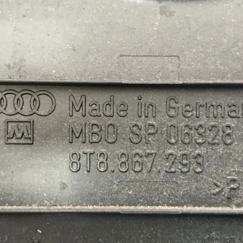 Ornament negru stalp stanga mijloc Audi 