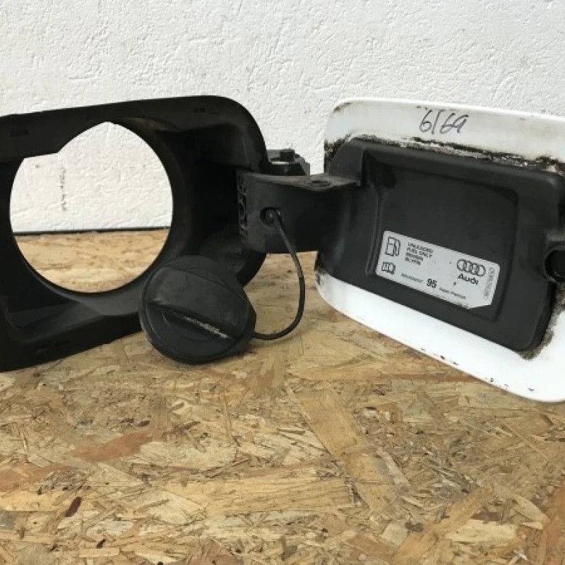 Usa rezervor cu buson / Audi A5 8T 2010 / Caroserie, oglinzi si faruri