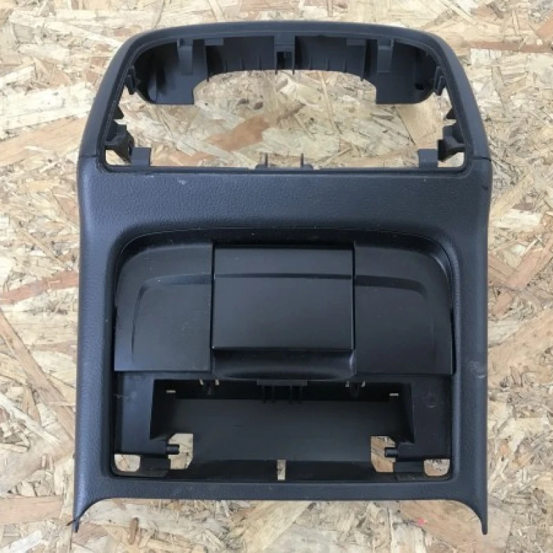 Scrumiera spate consola centrala / Audi A5 8T 2010 / Interior
