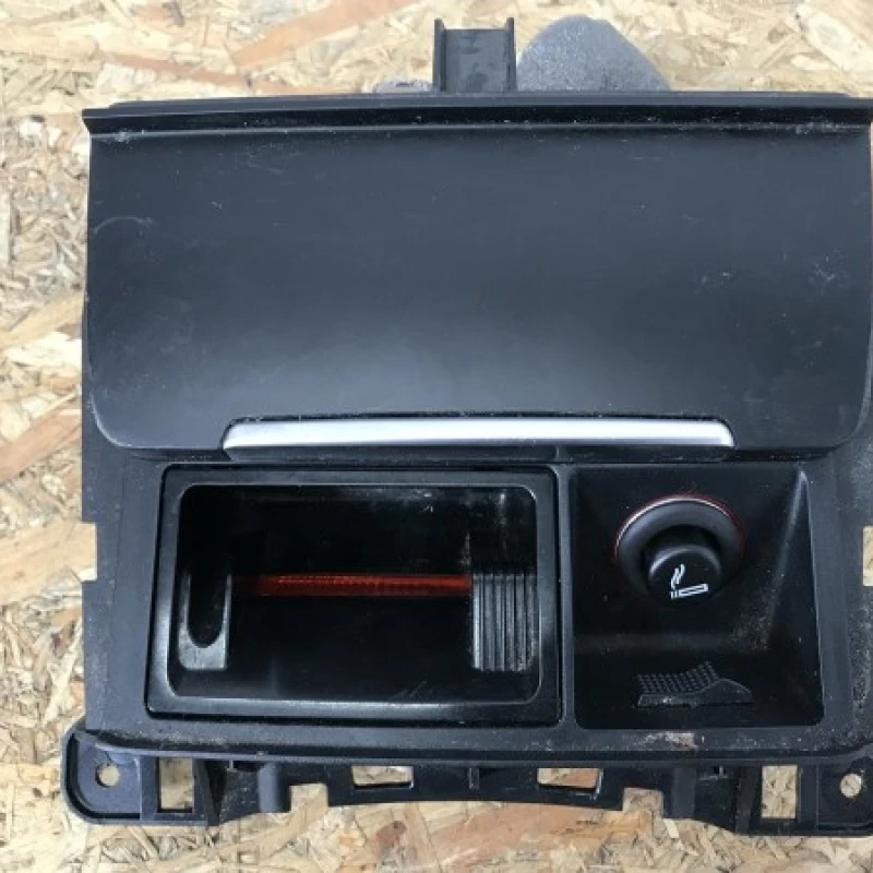 Scrumiera / Audi A5 8T 2010 / Interior